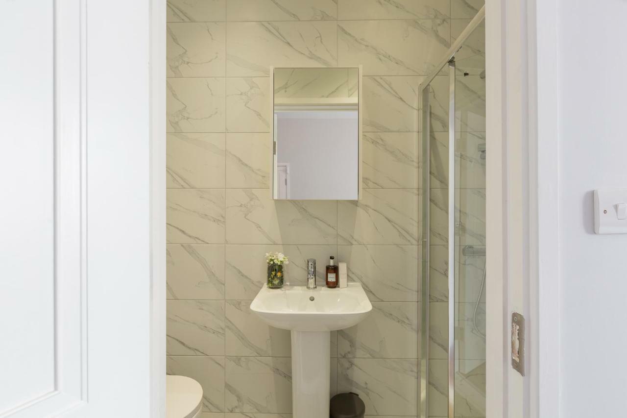 Austin David Apartments Хароу Екстериор снимка