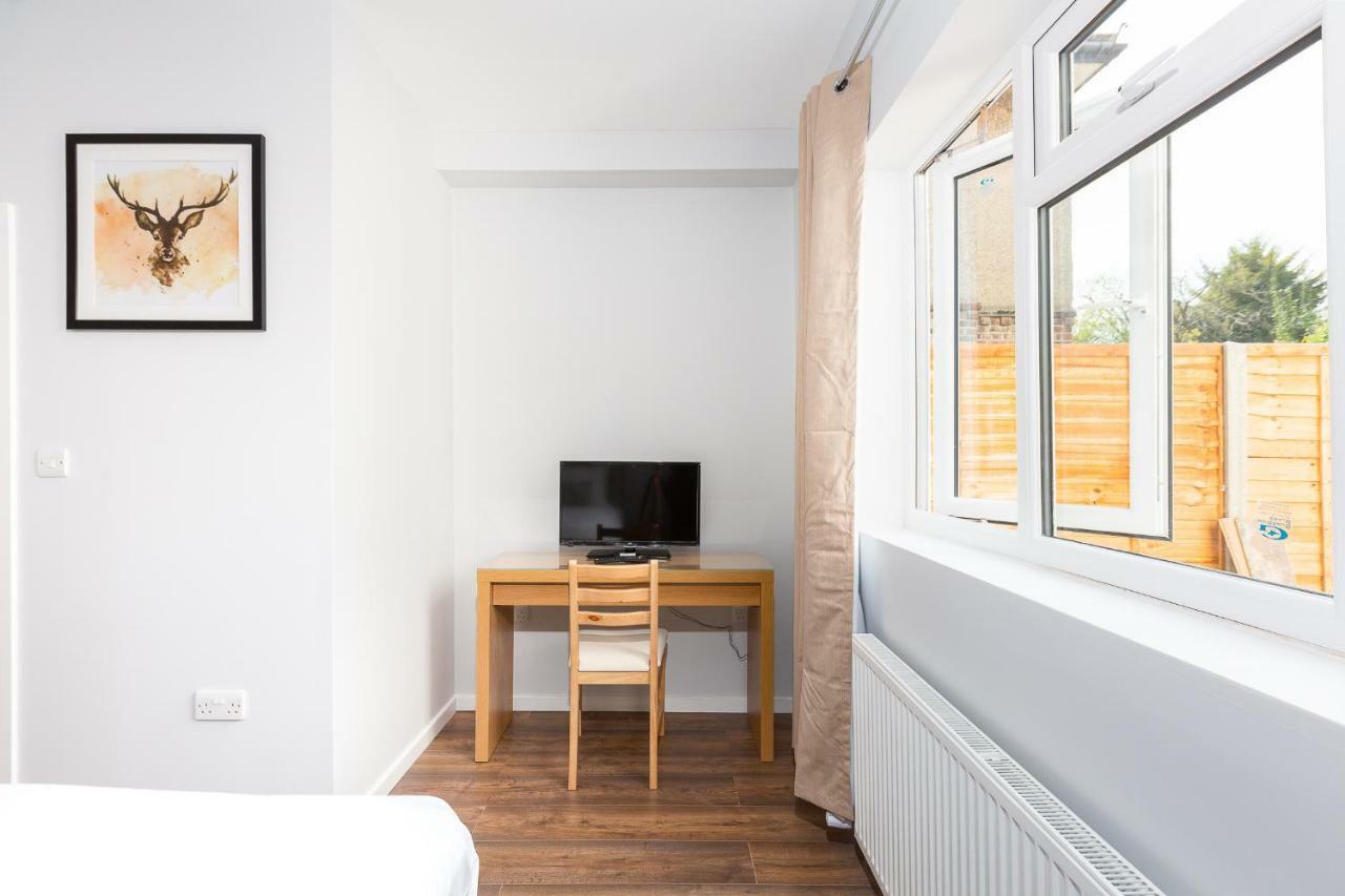 Austin David Apartments Хароу Екстериор снимка
